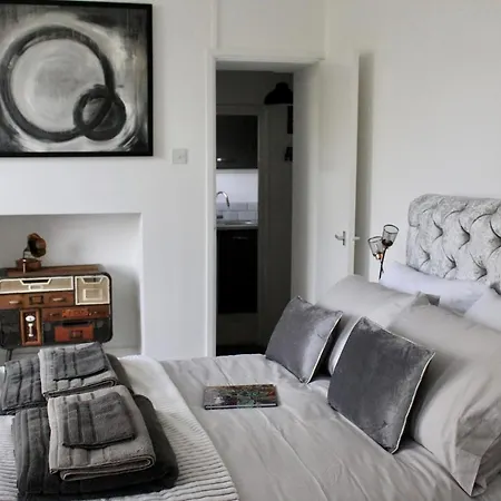 *Hidden Gem* Stylish Apartment* Walk To Beach Torquay Exterior photo